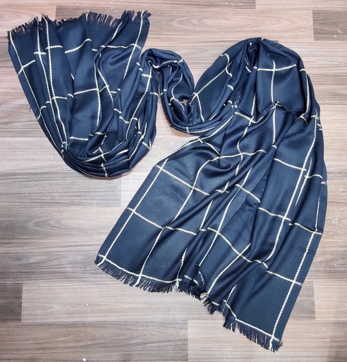 Fancy Check Embroidered Lawn Hijab / Stoler