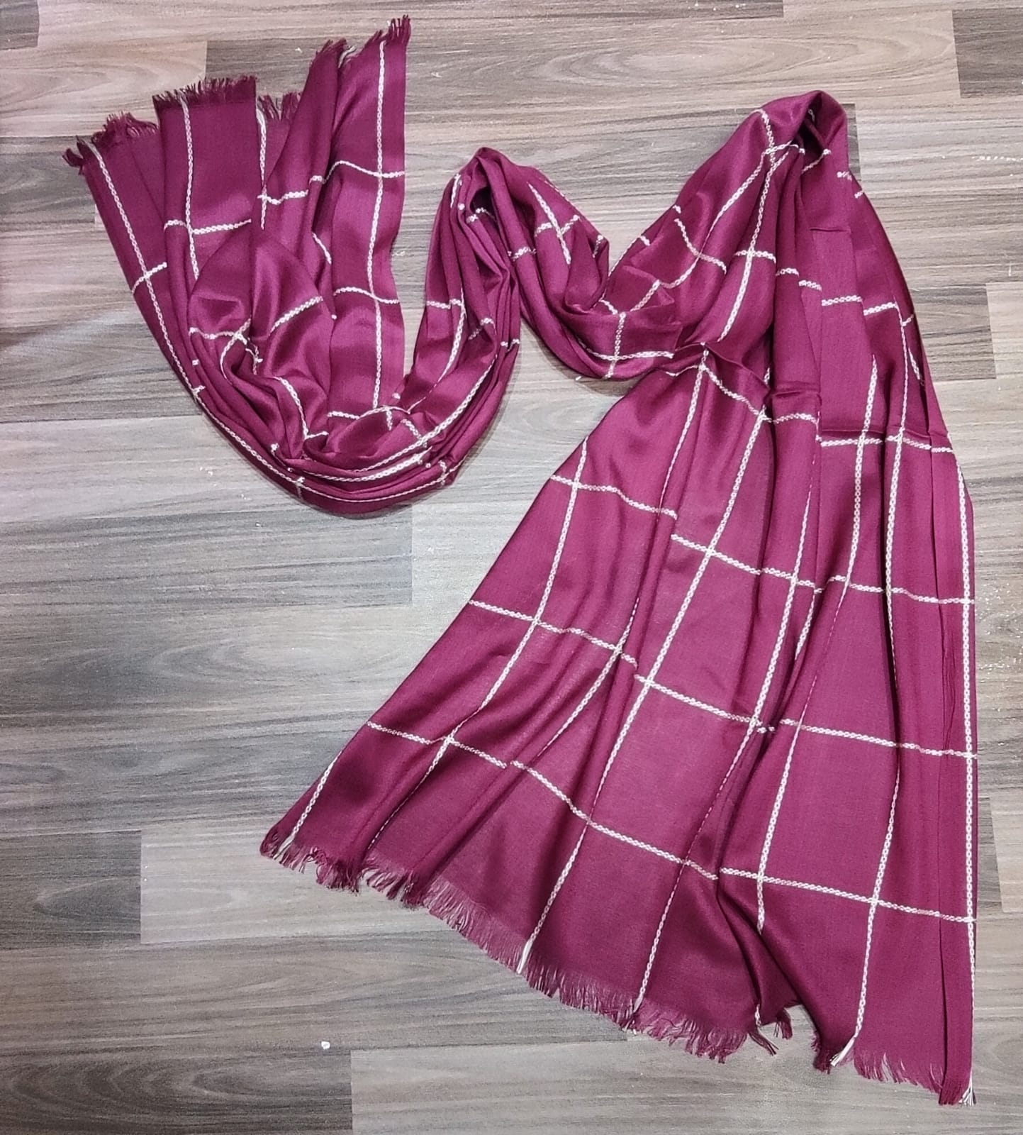 Fancy Check Embroidered Lawn Hijab / Stoler